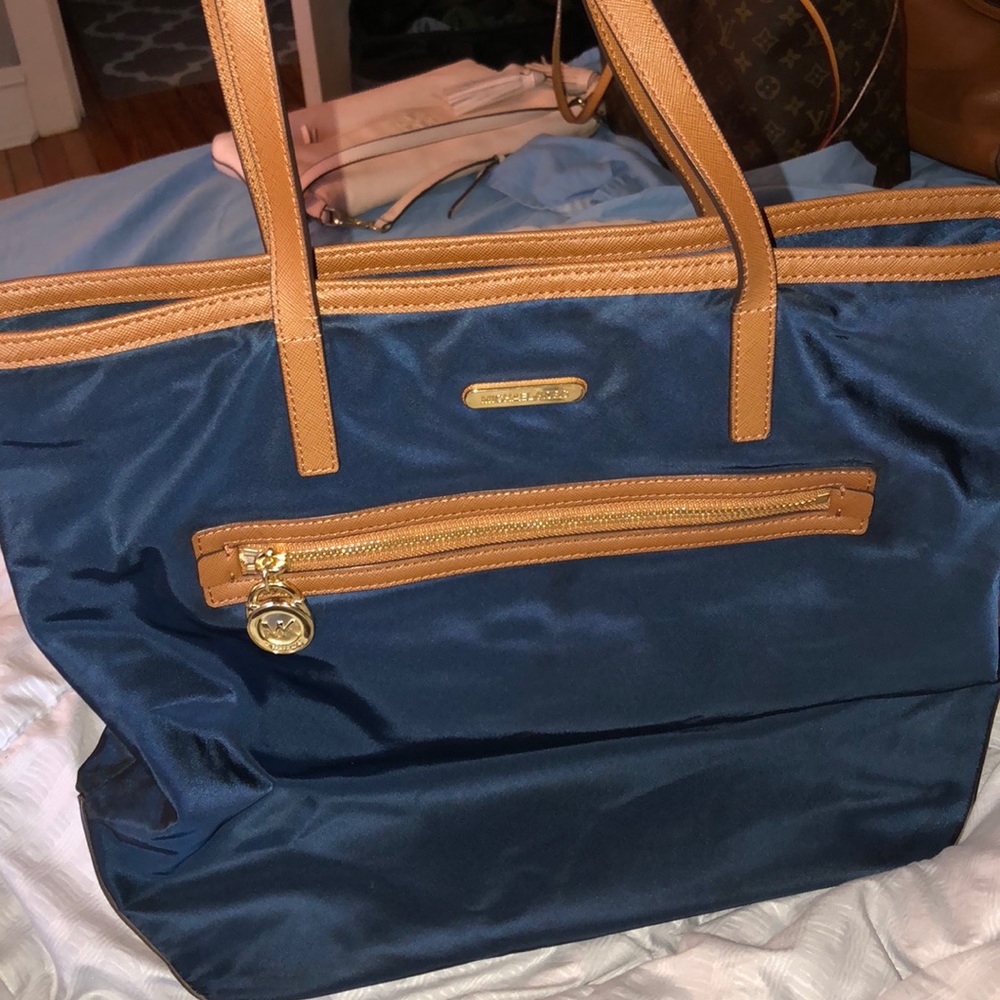 Michael KORS Kempton Nylon Bag